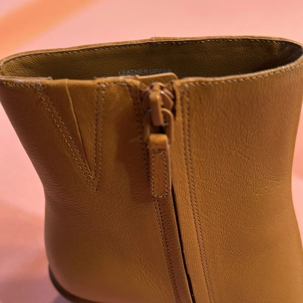 New TORY Burch Leather Boots. Size 7.